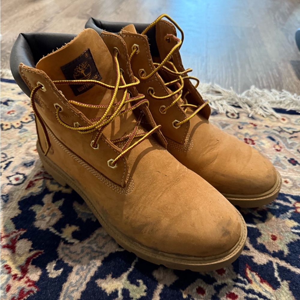 Timberland - size 7 big kids = size 8.5 women’s